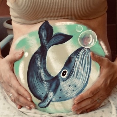 Belly painting balena blu